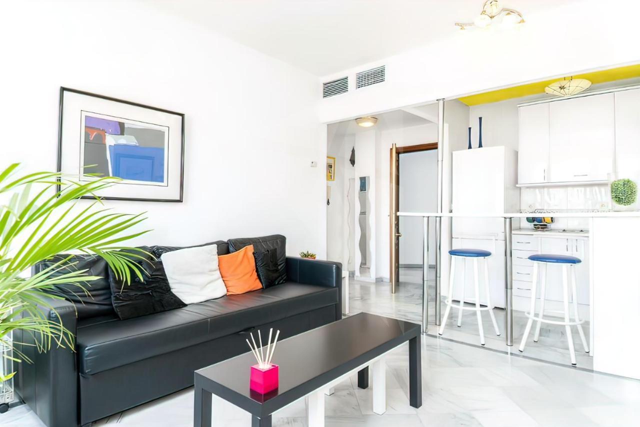 Lovely Suite With River Views And Parking Malaga Bagian luar foto